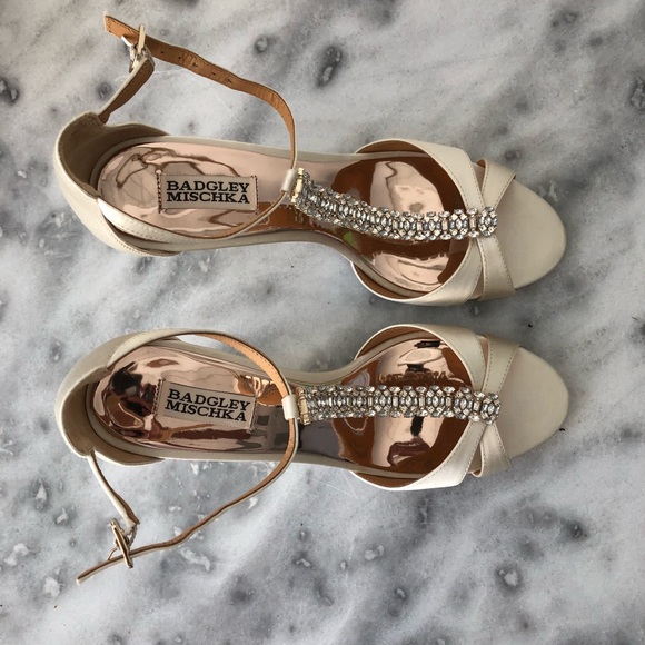 Badgley Mischka Women’s Romance Wedge Sandal - Picture 6 of 8